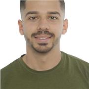 Me defino como alguien elocuente y con capacidad explicativa, puedo dar clases a personas de todas las edades.